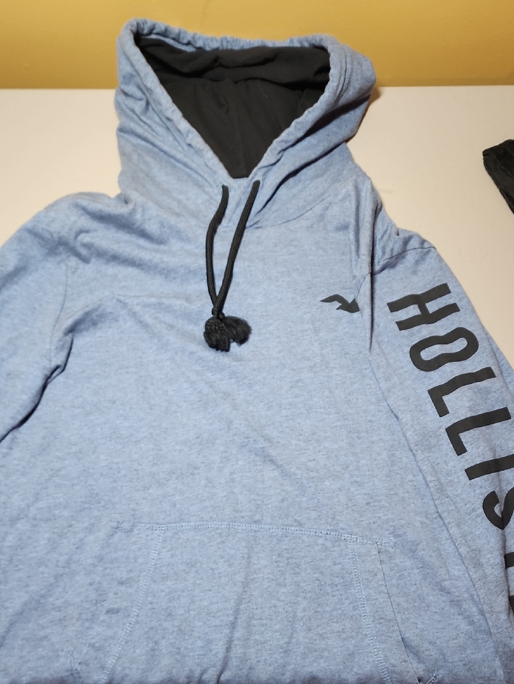 Hollister Men's Light Heather Blue Crewneck Hoodie with Black Accents